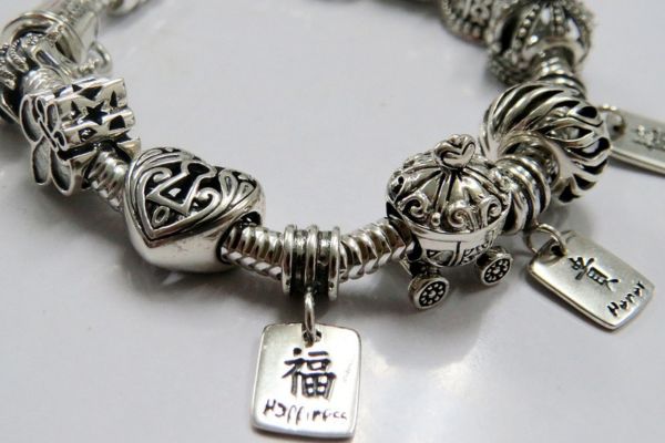 Đeo bạc có tác dụng gì: 11 Lợi ích tuyệt vời của bạc Đeo bạc giúp thu hút tài lộc