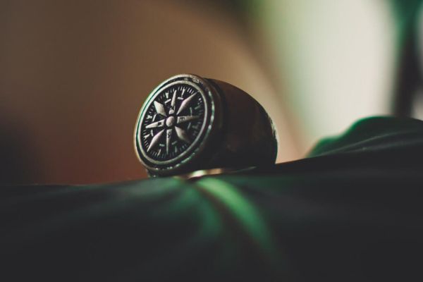 Có nên đeo nhẫn ngón cái không?