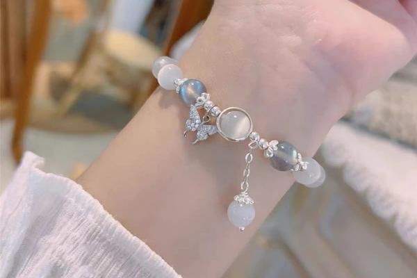 Những điều cấm kỵ khi đeo vòng phong thủy: 8 Điều cần tránh Không vệ sinh vòng tay phong thủy