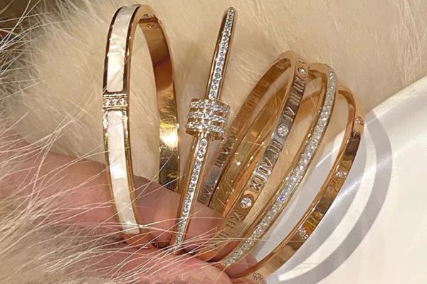 Vòng tay Titan có tốt không, có gỉ không: Ưu, nhược điểm Nhược điểm của vòng tay Titan