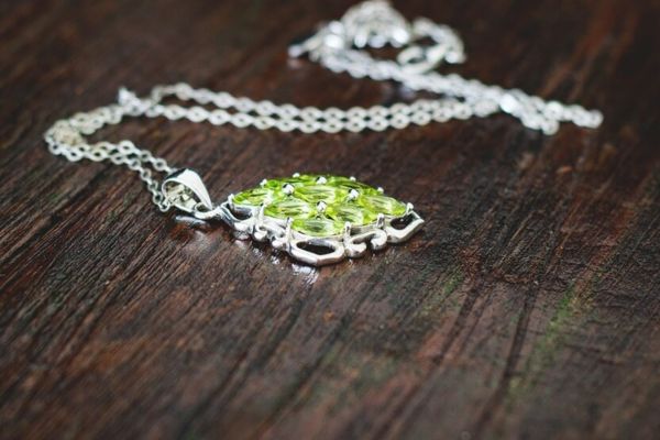 Titan và bạc cái nào đắt hơn: So sánh Titan và bạc chi tiết So sánh Titan và bạc về phong cách thẩm mỹ