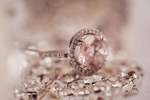 Titan và bạc cái nào đắt hơn: So sánh Titan và bạc chi tiết so sánh Titan và bạc về giá thành sản phẩm